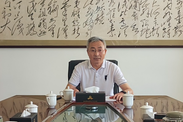 高斌義為黨建聯系點講授專題黨課