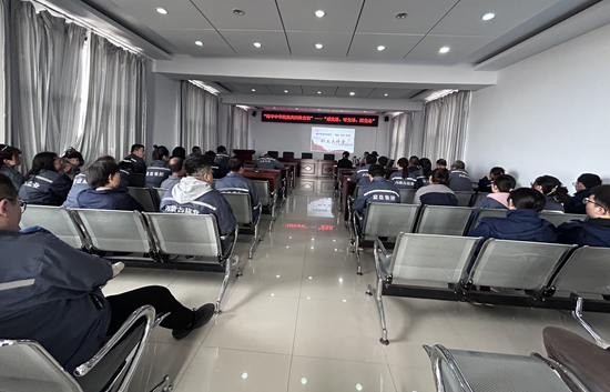 額吉淖爾制鹽有限公司工會與東烏旗工會等單位聯(lián)合開展“鑄牢中華民族共同體意識”——“助力鄉(xiāng)村振興 發(fā)揚紅色輕騎兵精神 關愛職工暖心義診”大型志愿服務活動
