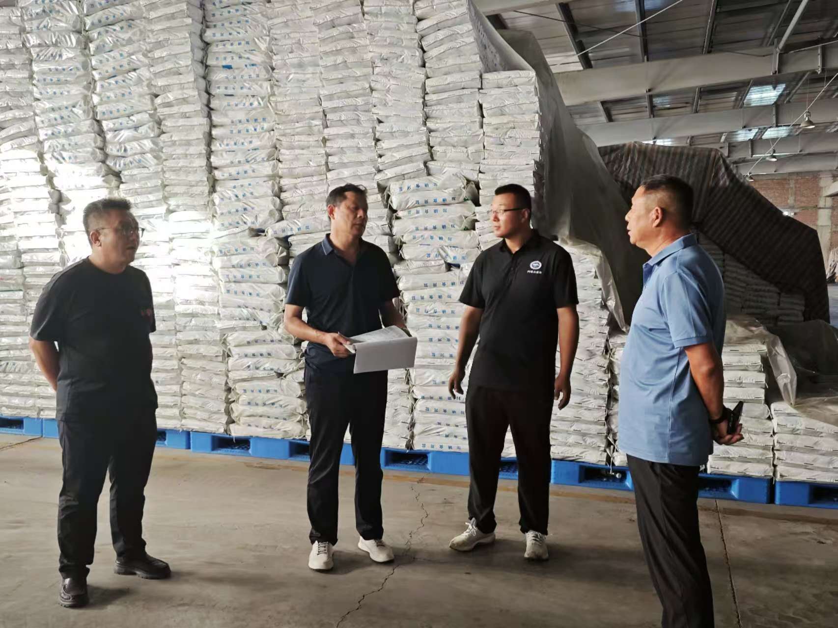 筑牢食鹽安全防線 盟工信局、盟公安、盟市場(chǎng)到額鹽公司 開(kāi)展聯(lián)合監(jiān)督檢查